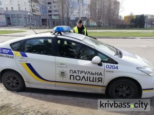 Криворізькі патрульні повернули додому 75-річного містянина, який загубився: подробиці