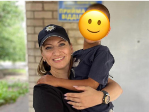 Криворізькі ювенальні поліцейські подбали про дитину, яка залишилась без батьківського піклування