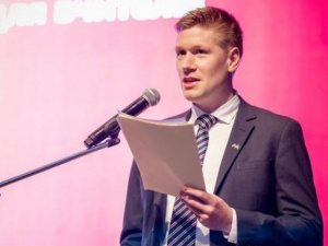 Випускників програми STEAM-CAMP у Кривому Розі вітав Перший радник посольства Данії в Україні Пітер Бо Бланнер