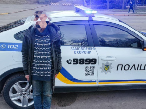 У криворізькому парку чоловік вдарив жінку в обличчя