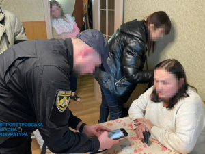 Вимагали гроші у поранених військовослужбовців: на Дніпропетровщині викрили медиків корупціонерів