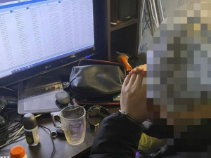 У Дніпрі СБУ затримала колаборанта, який підозрюється у забезпеченні окупанта зв’язком