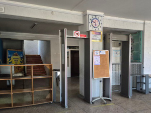 Відеоспостереження та металодетектори: як у Кривому Розі посилюють безпеку закладів освіти