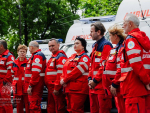 Фронт і тил — разом: на Дніпропетровщині підтримують захисників і рятують цивільних