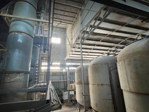 Підпільний спиртозавод на Дніпропетровщині: правоохоронці вилучили 113 тон незаконної продукції