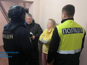 На Дніпропетровщині судитимуть шахрайку, яка представлялась військовим та обкрадала людей
