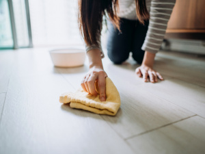 Чим вимити лінолеум, щоб він став як новий: корисні поради