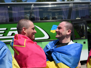 Після довгих років неволі: до рідної Дніпропетровщини з російського полону повернулися девʼятеро захисників