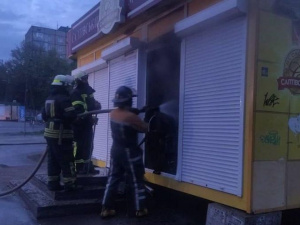 На світанку у Покровському районі палав магазин