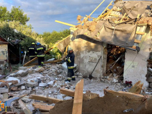 російські війська обстріляли Нікополь: оперативна інформація від рятувальників