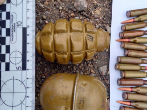 У Криворізькому районі правоохоронці затримали чоловіка, причетного до зберігання боєприпасів