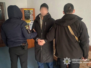 Чужа банківська картка та незаконне утримання лікарки: у Кривому Розі повідомили про підозри двом містянам