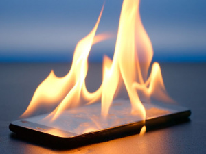 Ваш смартфон задихається в спеку - фото з відкритих джерел