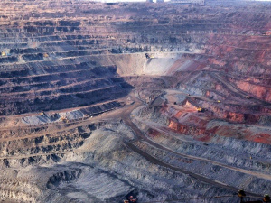 Промисловість критично важлива для майбутнього України: економіка — в одному з найважчих періодів війни, — Reuters