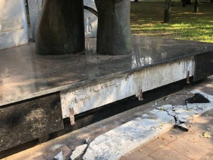 У Кривому Розі вандали пошкодили пам’ятники на алеї Героїв