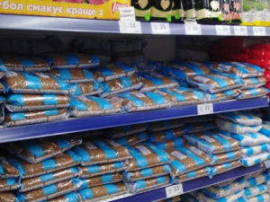 Полички мережі продуктових магазинів "АТБ". Фото редакції krivbass.city від 26 березня.