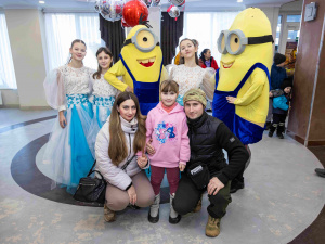 Нові теплі традиції: ветеранів Метінвесту з родинами запросили на святковий кінопоказ у Кривому Розі