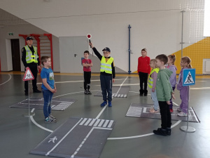 Головне - безпека школярів: у Глеюватській громаді поліцейські пояснювали дітям правила дорожнього руху