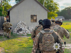Працювали за чітким планом: у Дніпрі викрили мережу збуту канабісу