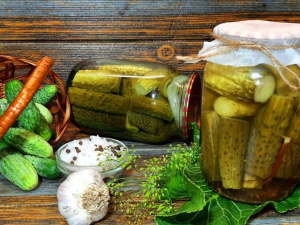 Хрусткі консервовані огірки: що не можна додавати до консервації