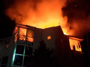 Вночі ворог накрив вогнем Нікопольський район: руйнування є, жертв немає