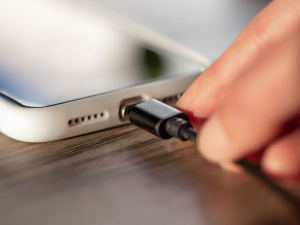 Зарядка телефона - фото з відкритих джерел