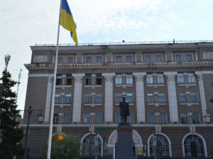 Факт законності встановлення вивіски на Головпоштамті ще не вирішено