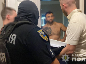 Ошукали іноземців на три мільйони гривень: на Дніпропетровщині судитимуть злочинців, які працювали на «вора в законі»