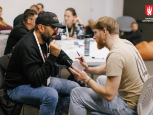 Оборонці Маріуполя стають наставниками: у Львові запускають першу групу інструкторів першого контакту