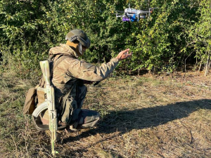 Військовий 17-ої окремої Криворізької танкової бригади професійно нищить ворога за допомогою квадрокоптерів