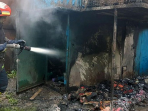 У Металургійному районі сталася пожежа у дворі багатоповерхівки