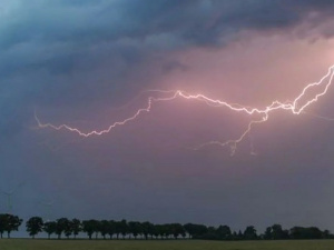 Як поводитися під час грози - фото з відкритих джерел
