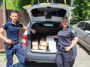 На Дніпропетровщині правоохоронці та волонтери передали гумдопомогу нашим захисникам