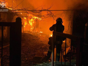 Вночі у Тернівському районі горів будинок: що відомо про постраждалих