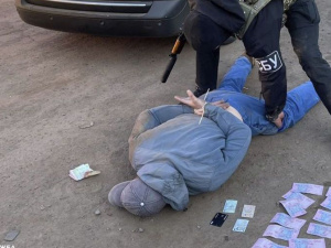 СБУ затримала у Кривому Розі псевдоволонтера, який продавав безкоштовну амуніцію