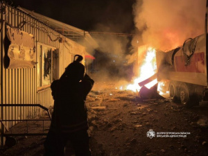 Палав склад із зерном, зруйновані будинки: Дніпропетровщина пережила серію атак дронами