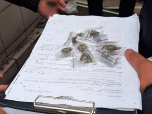 У Кривому Розі правоохоронці вилучили наркотики у чоловіка