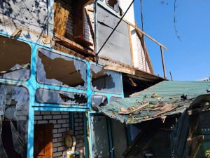 Горіли будинки та автівки: на Дніпропетровщині внаслідок російських атак постраждала дитина