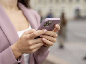 Як використання телефону впливає на ваше тіло та психіку - фото з відкритих джерел