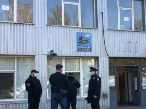 Дотримання карантину обов’язкове: у Кривому Розі правоохоронці спілкуються із перевізниками