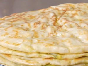 Соковиті пироги з картоплею та сиром: простий домашній рецепт