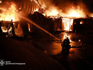 Рятувальники гасять пожежі, фото ДСНС Дніпропетровщини