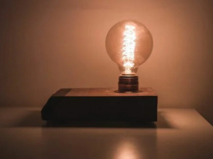 Лампочка зі світлом, фото з відкритих джерел