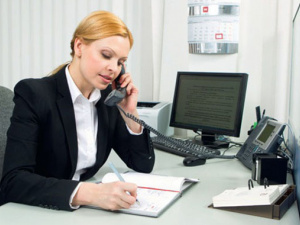 Посадовці на звʼязку: коли і куди телефонувати криворіжцям за відповідями 15-19 грудня