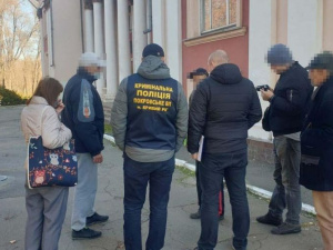 У Покровському районі поліція затримала містянина за виготовлення підробних COVID-сертифікатів