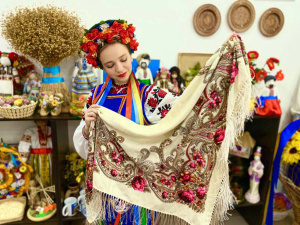 Українська хустка - фото з відкритих джерел