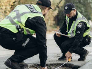 ями на дорогах, фото з відкритих джерел