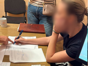 Продовжила справу батька: у Кривому Розі жінка наживалася на водійських іспитах
