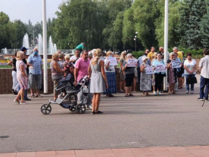 Криворіжці влаштували мітинг перед сесією міської ради