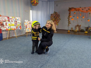 Безпека з дитинства: криворізькі надзвичайники навчали дошкільнят правил поведінки в екстрених ситуаціях